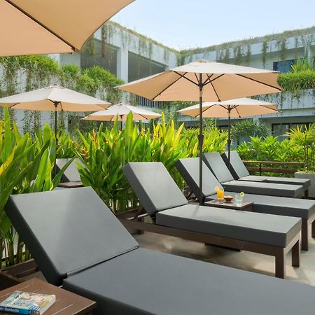 Eightfold Urban Resort Siem Reap Exteriör bild Pool Deck