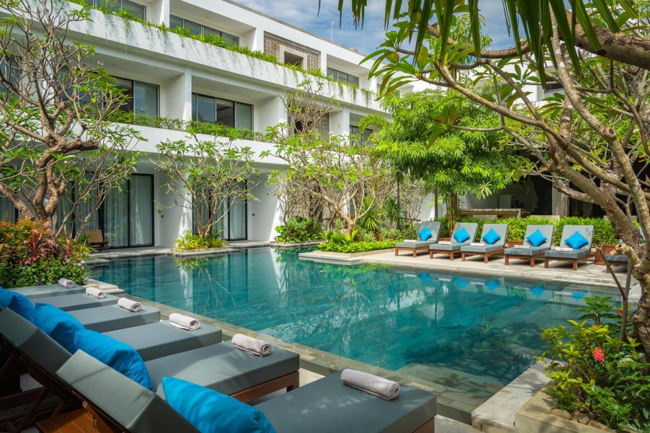 Eightfold Urban Resort Siem Reap Exteriör bild The hotel's pool