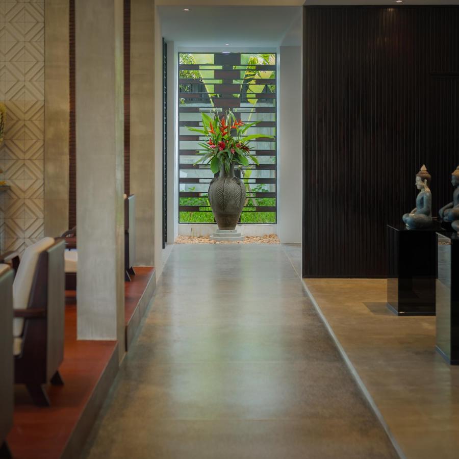 Eightfold Urban Resort Siem Reap Exteriör bild Interior of the hotel