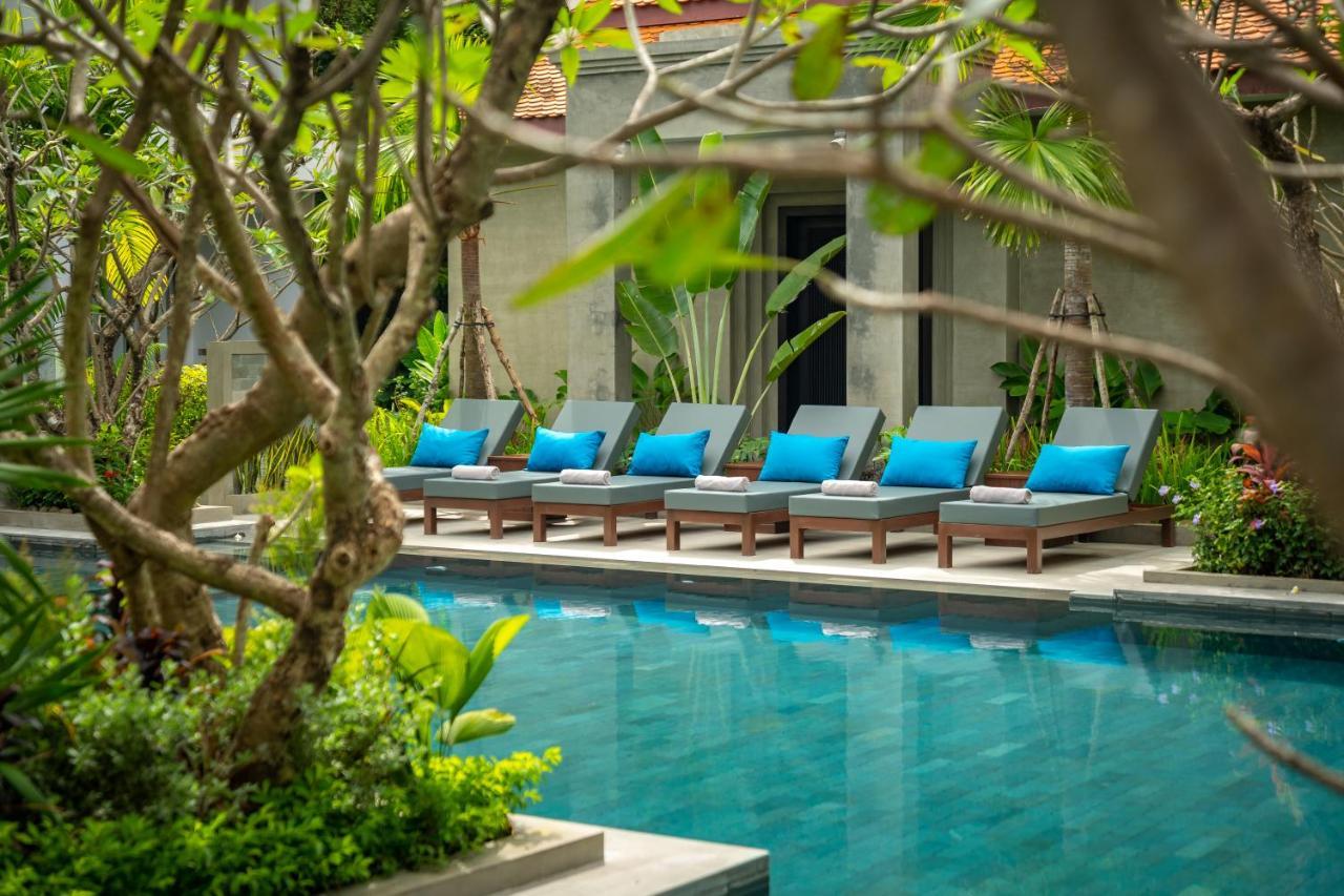 Eightfold Urban Resort Siem Reap Exteriör bild The swimming pool at the hotel