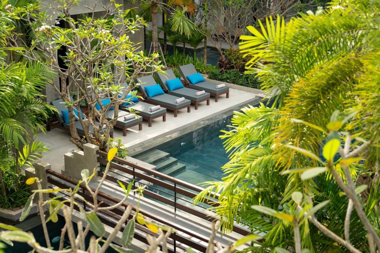 Eightfold Urban Resort Siem Reap Exteriör bild The swimming pool at the hotel