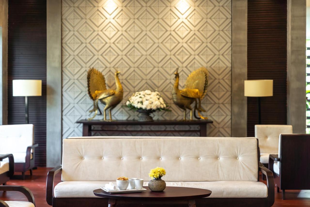 Eightfold Urban Resort Siem Reap Exteriör bild The interior of the hotel
