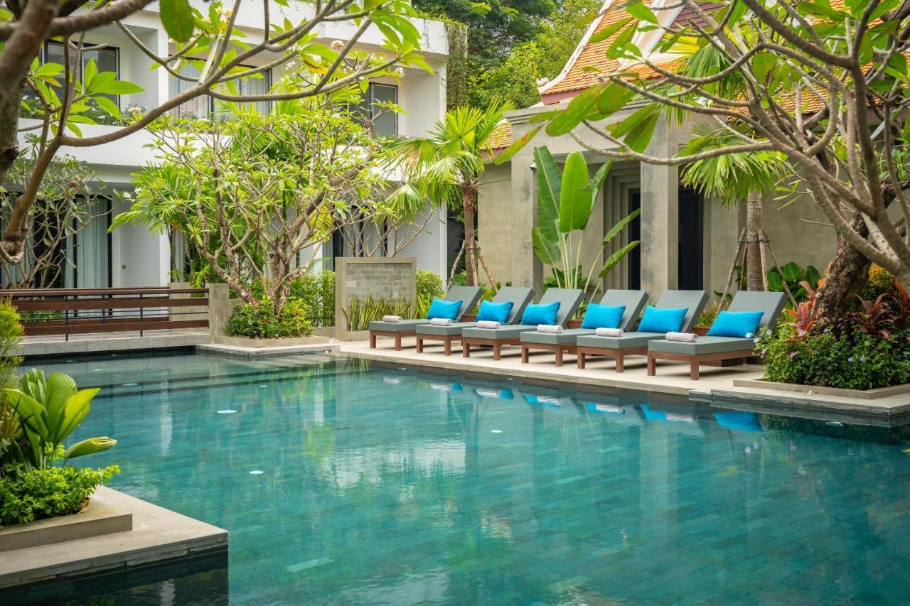 Eightfold Urban Resort Siem Reap Exteriör bild The swimming pool at the hotel