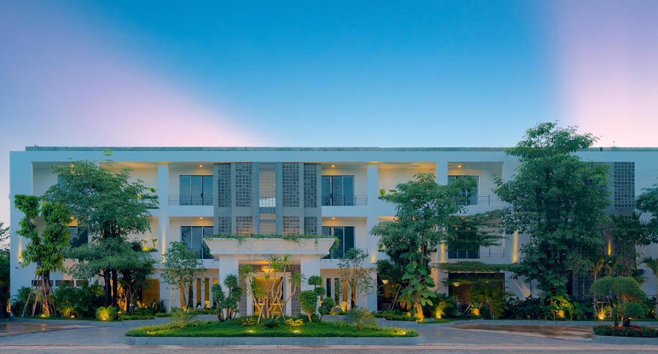 Eightfold Urban Resort Siem Reap Exteriör bild The 137 Pillars Hotel