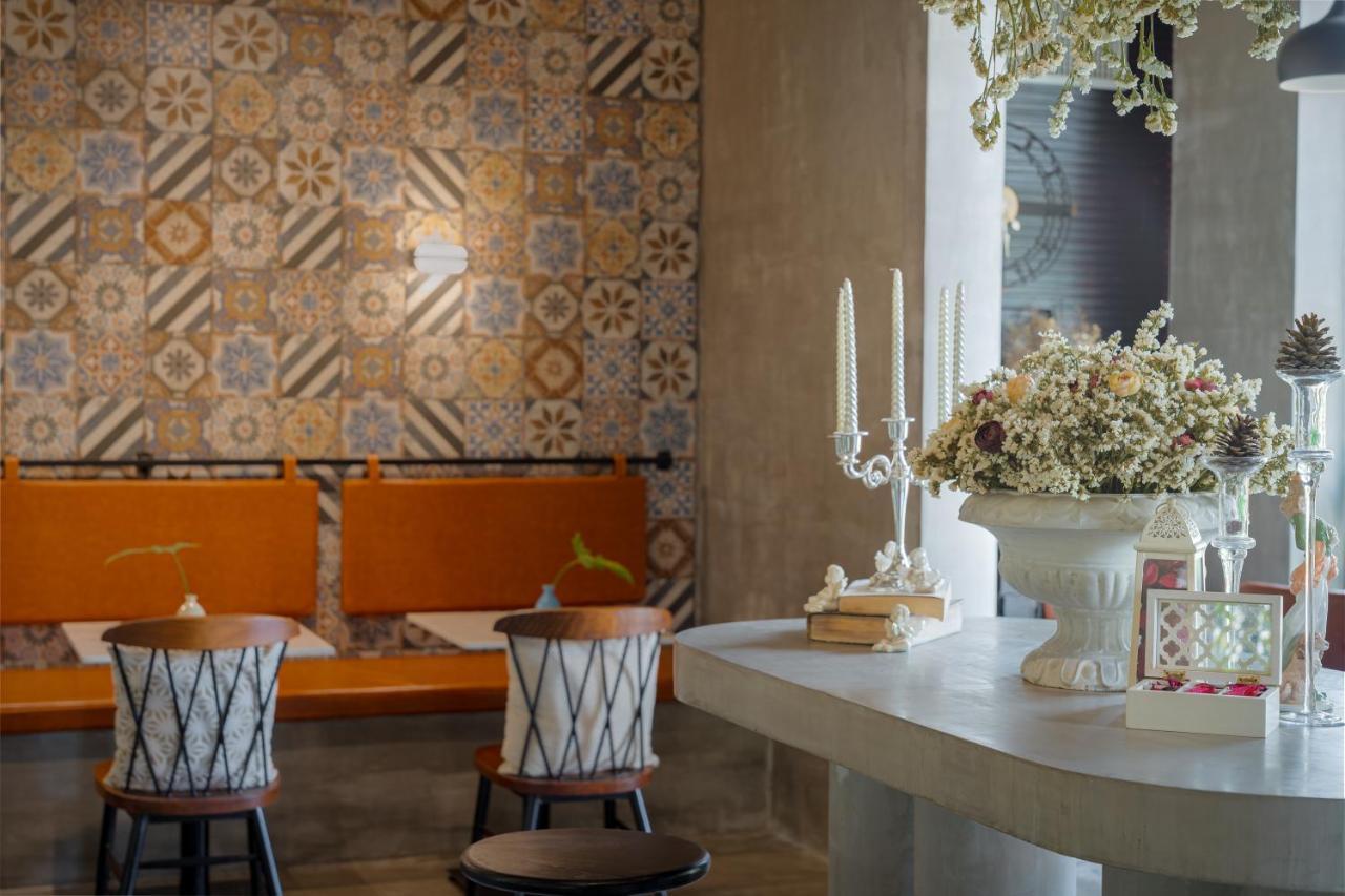 Eightfold Urban Resort Siem Reap Exteriör bild Interior of the restaurant