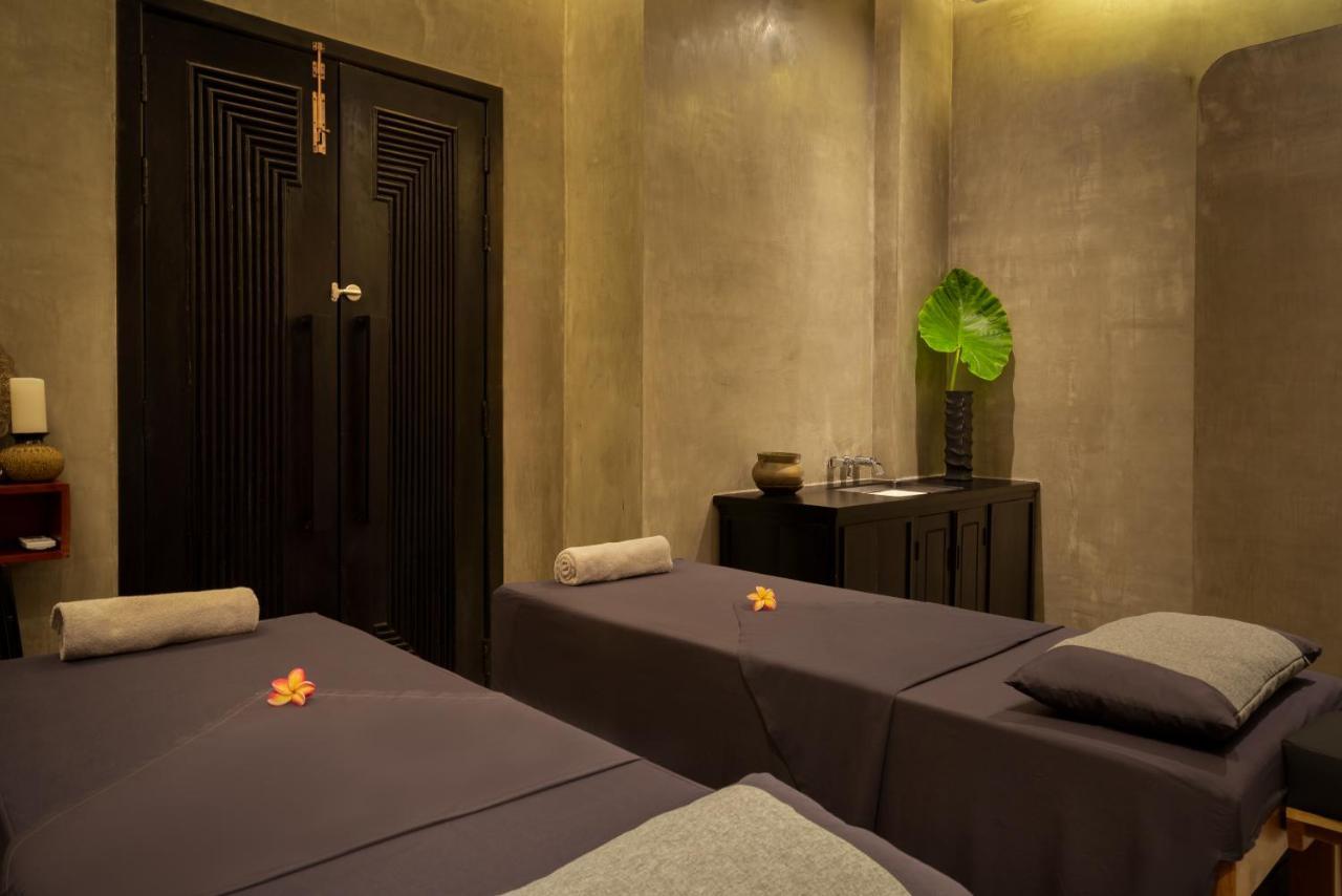 Eightfold Urban Resort Siem Reap Exteriör bild A spa treatment room