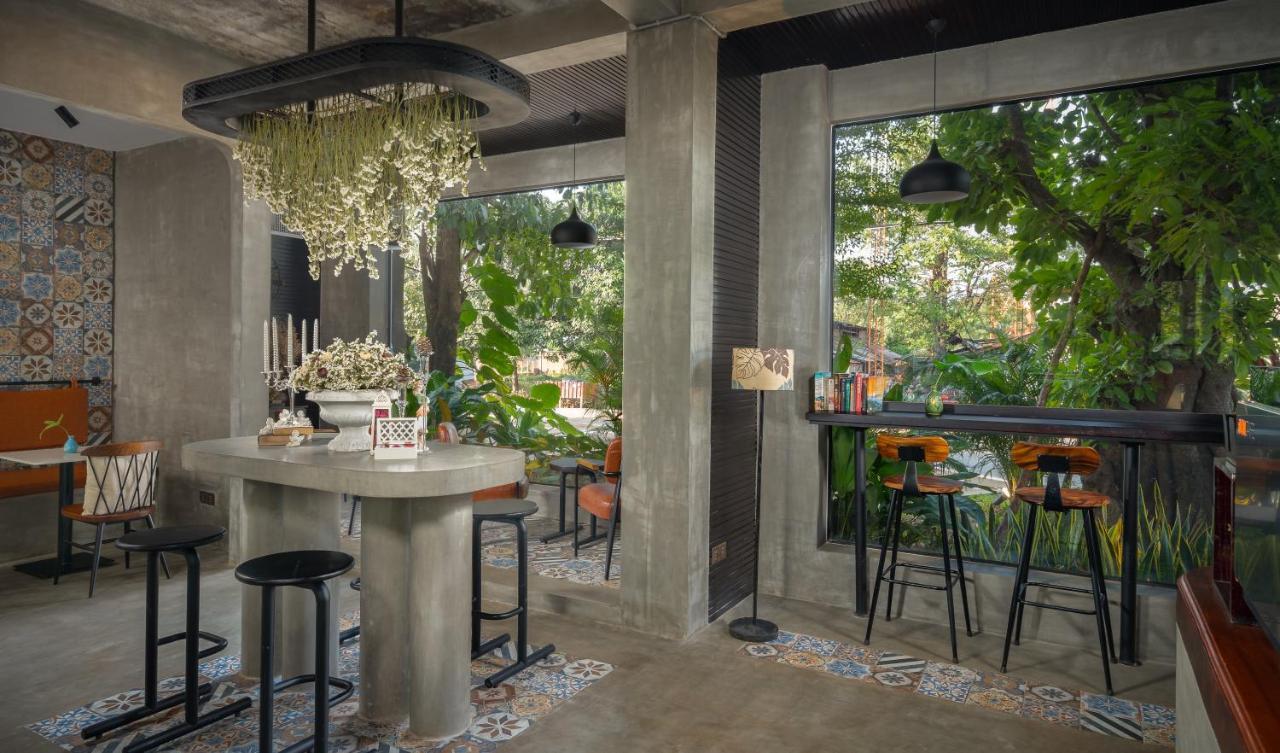 Eightfold Urban Resort Siem Reap Exteriör bild The interior of the restaurant