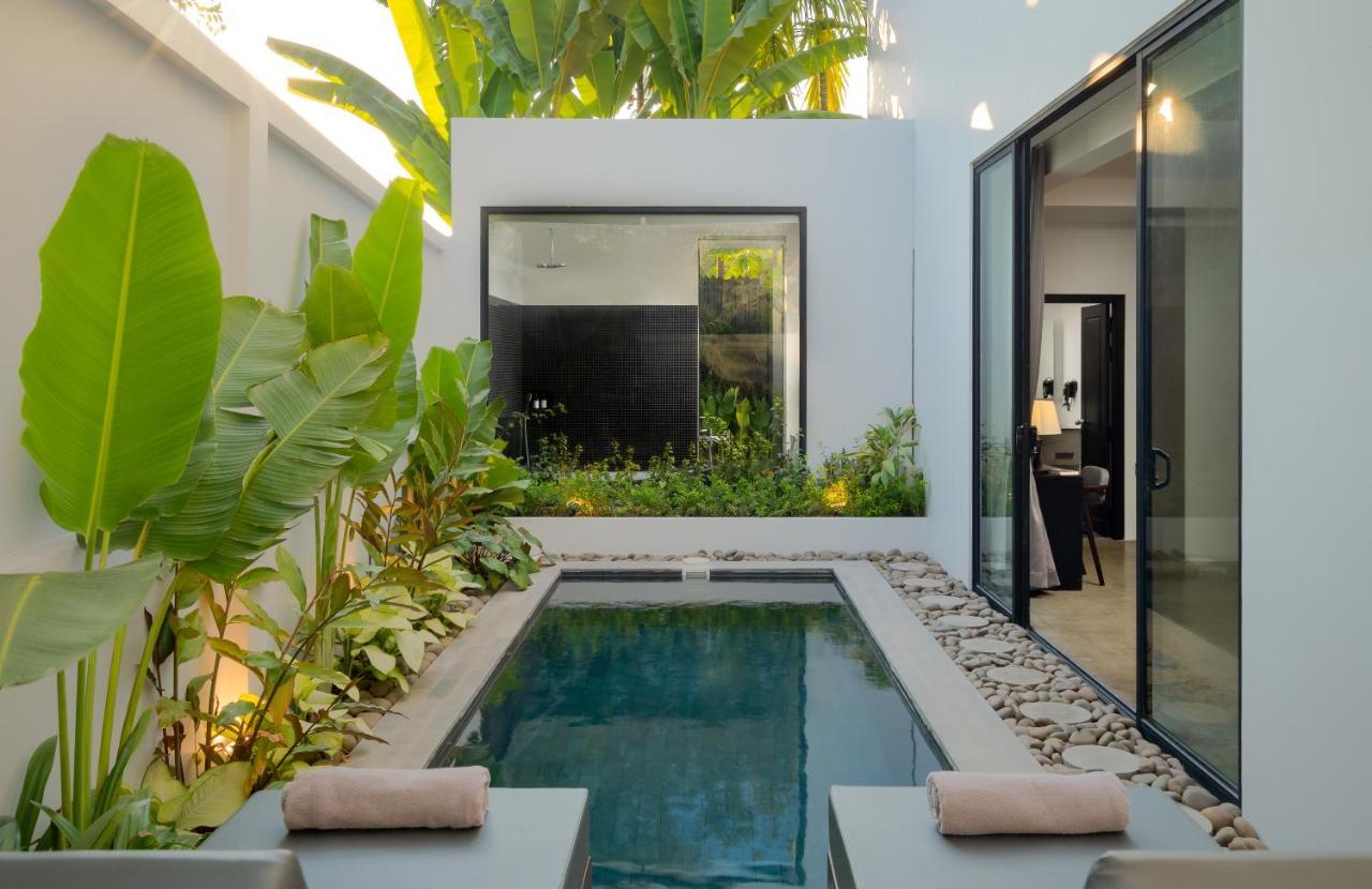 Eightfold Urban Resort Siem Reap Exteriör bild A private pool at a hotel
