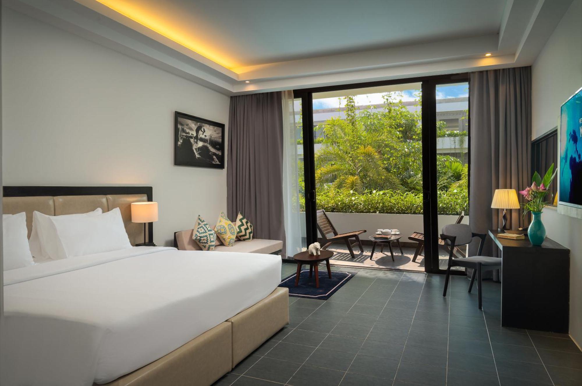 Eightfold Urban Resort Siem Reap Exteriör bild Deluxe Room