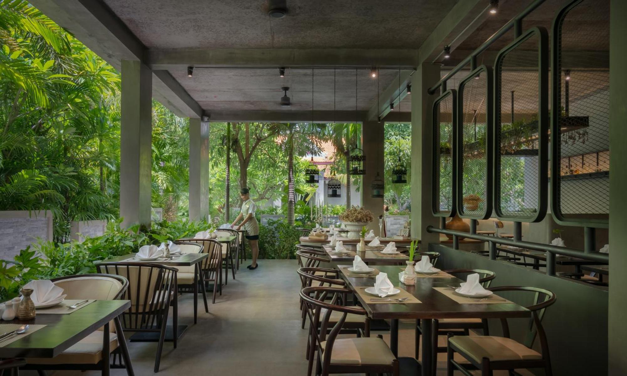 Eightfold Urban Resort Siem Reap Exteriör bild Restaurant interior