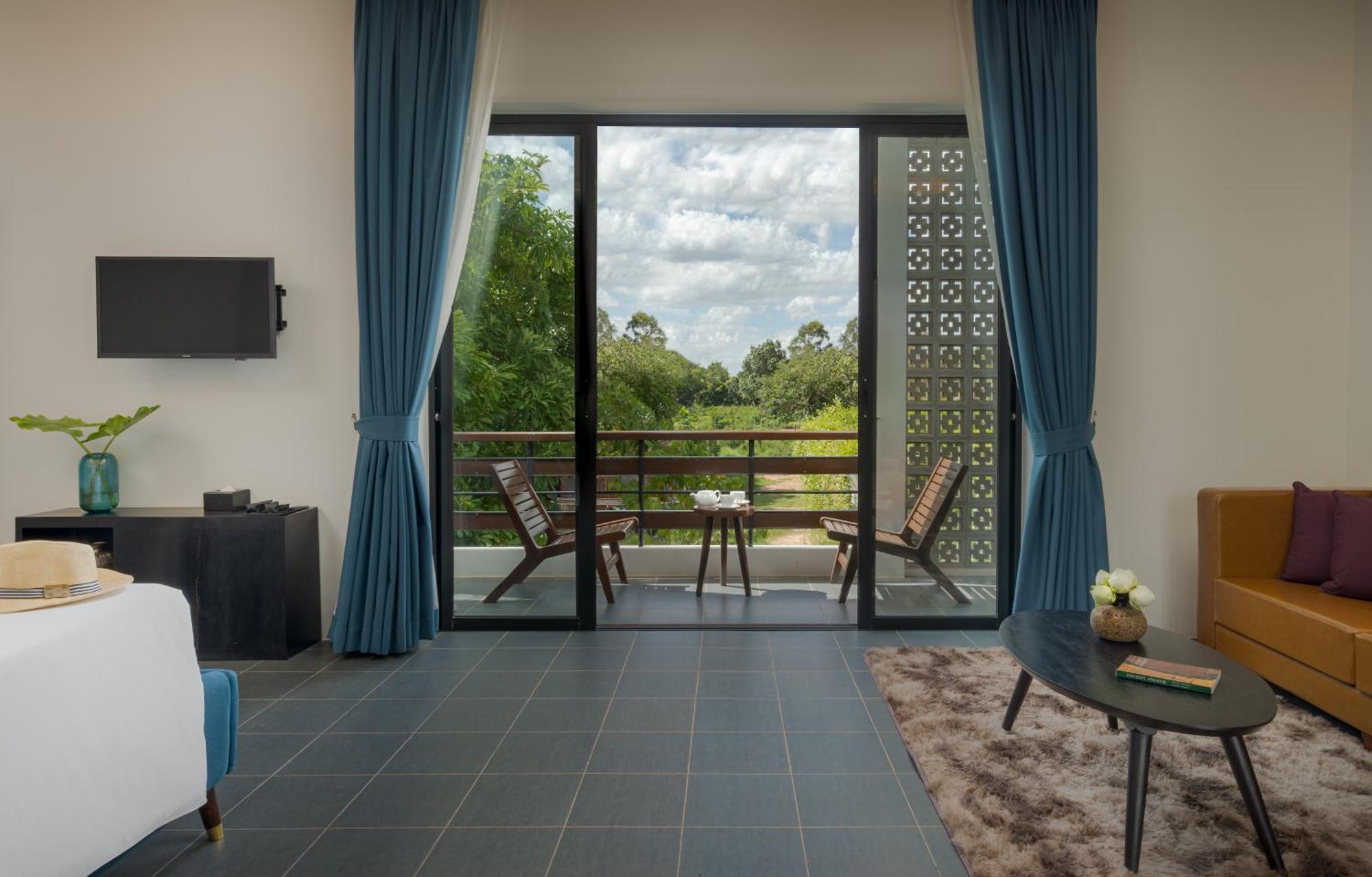 Eightfold Urban Resort Siem Reap Rum bild Deluxe Room with private balcony